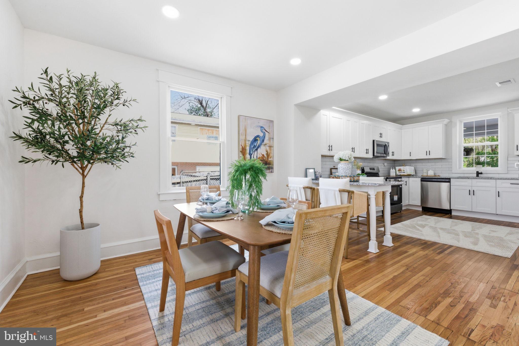 1101 N ROYAL AVENUE N