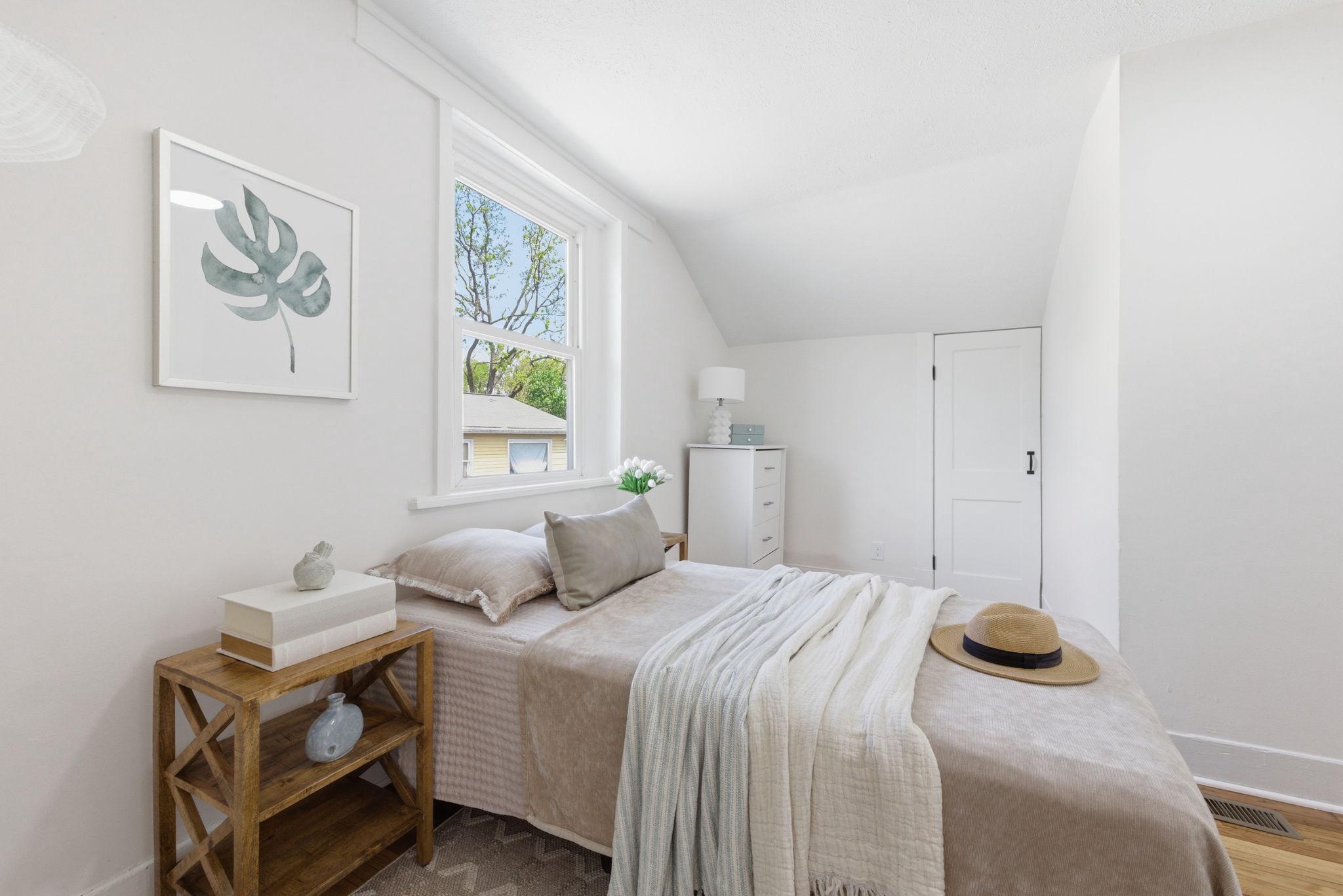 1101 N ROYAL AVENUE N