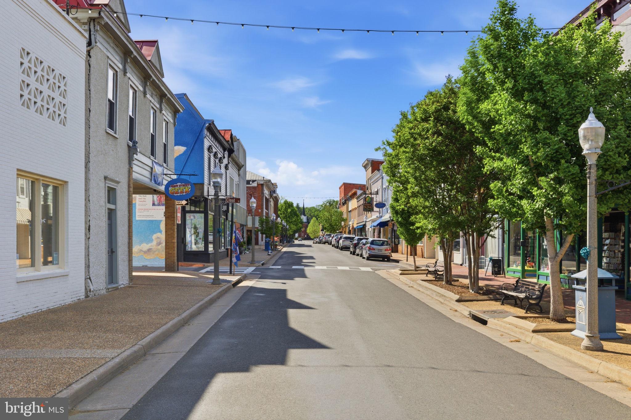 1101 N ROYAL AVENUE N