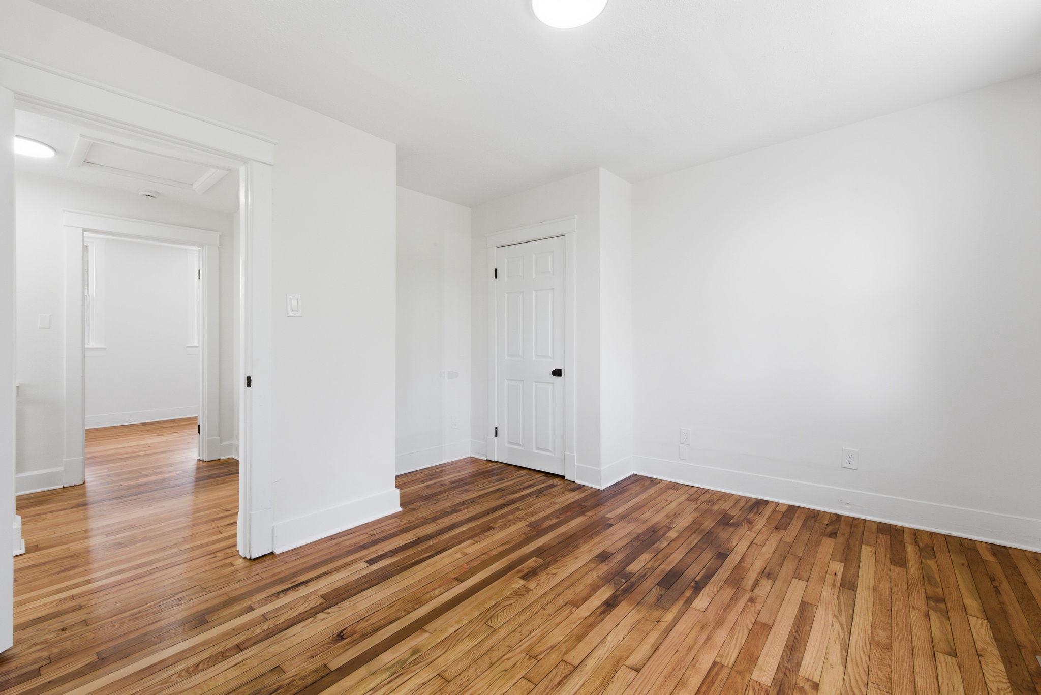 1101 N ROYAL AVENUE N