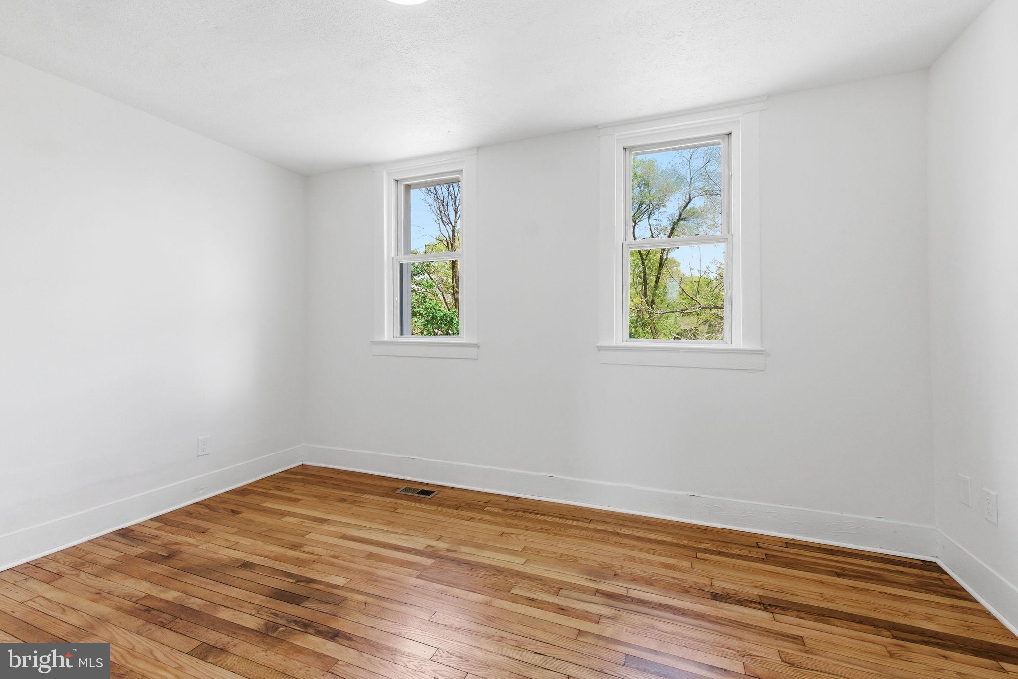 1101 N ROYAL AVENUE N