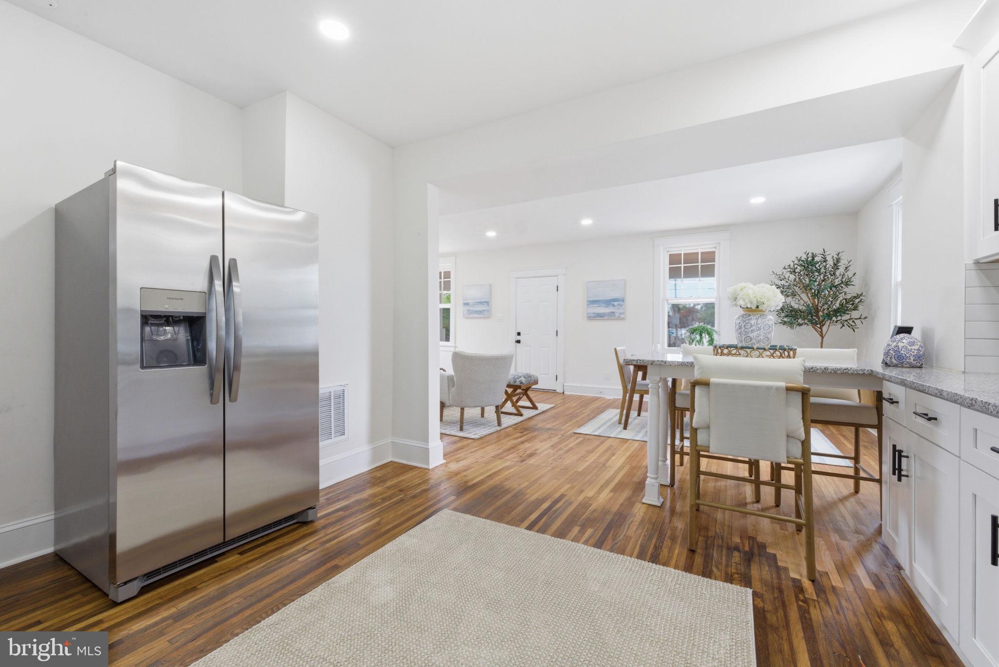 1101 N ROYAL AVENUE N