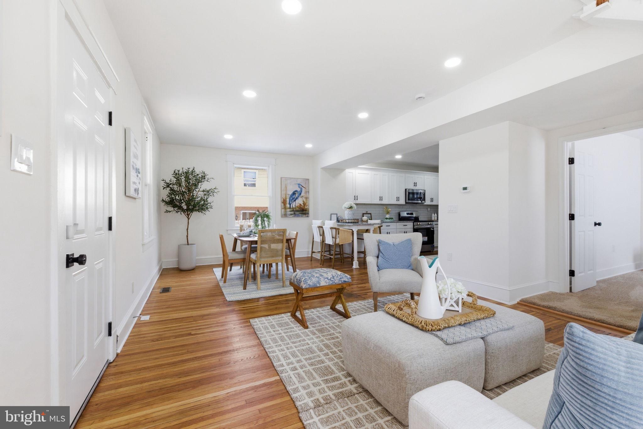 1101 N ROYAL AVENUE N