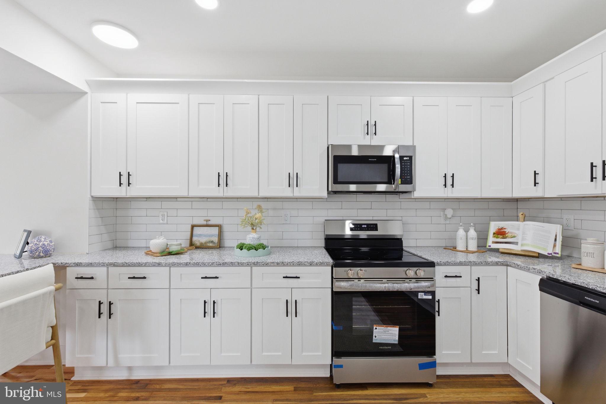 1101 N ROYAL AVENUE N