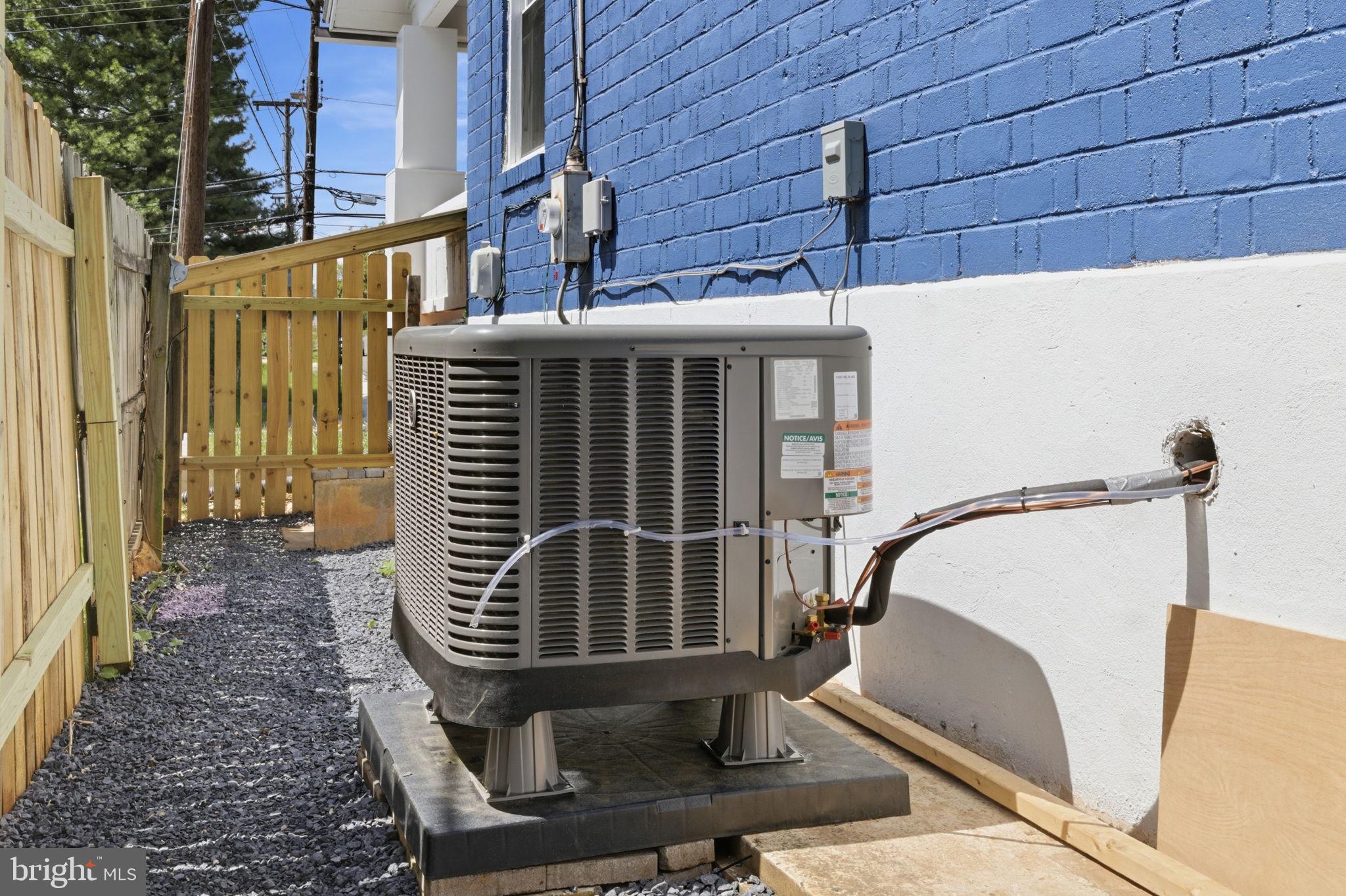 1101 N ROYAL AVENUE N