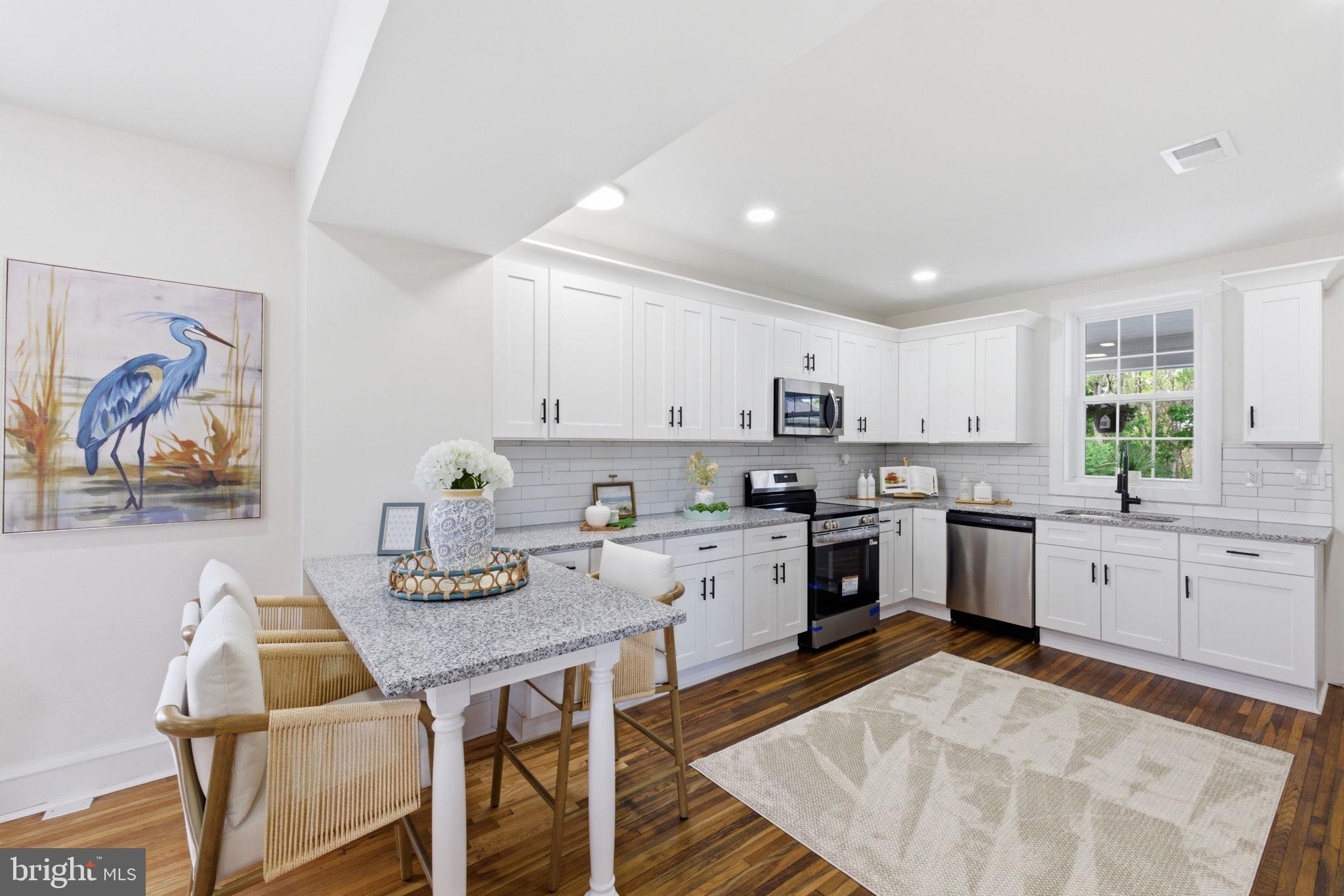 1101 N ROYAL AVENUE N