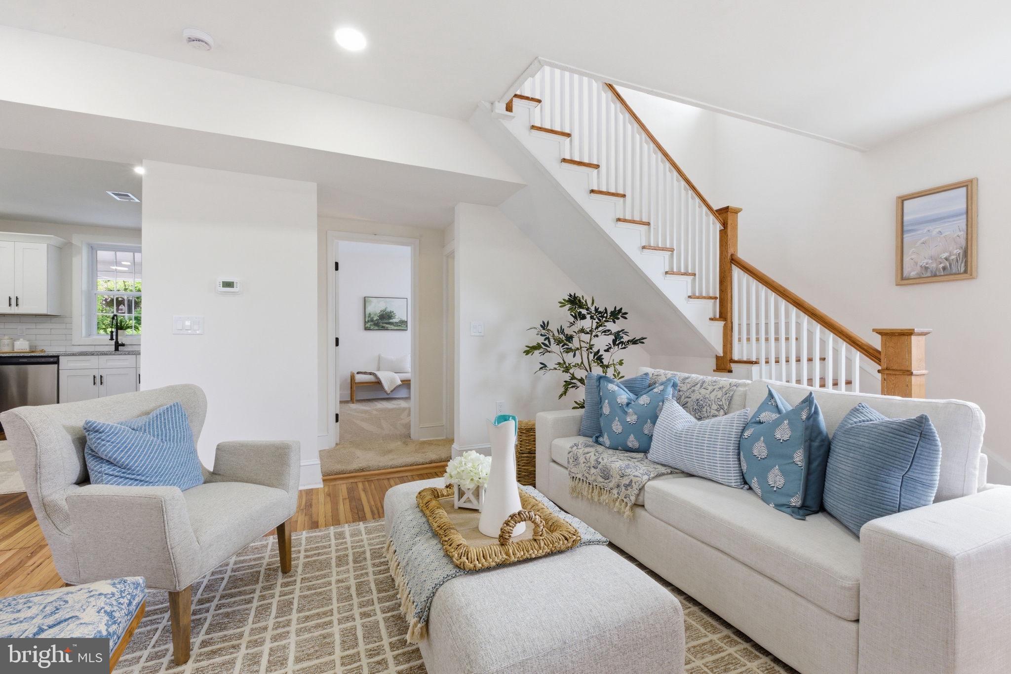 1101 N ROYAL AVENUE N