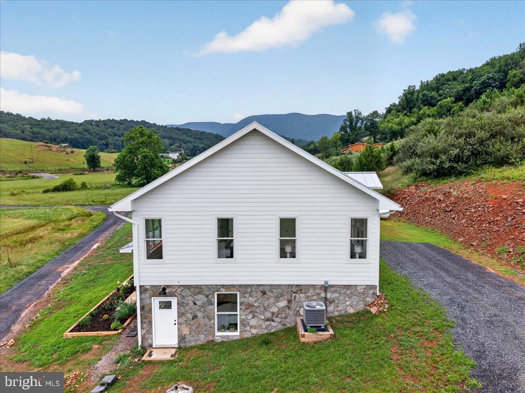 720 GOONEY MANOR LOOP