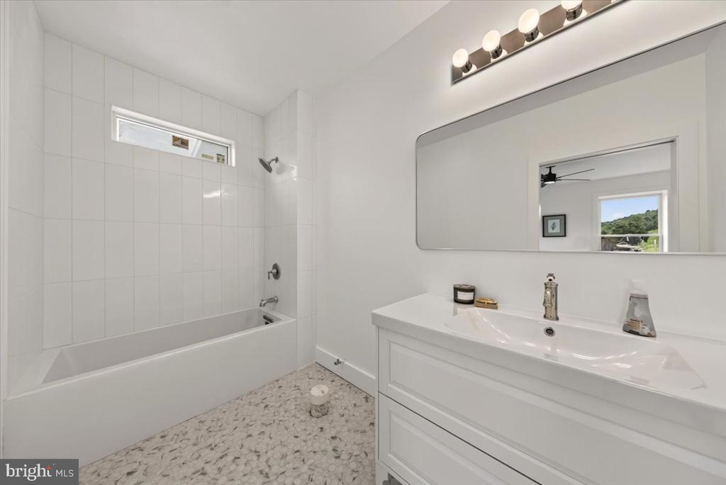 720 GOONEY MANOR LOOP