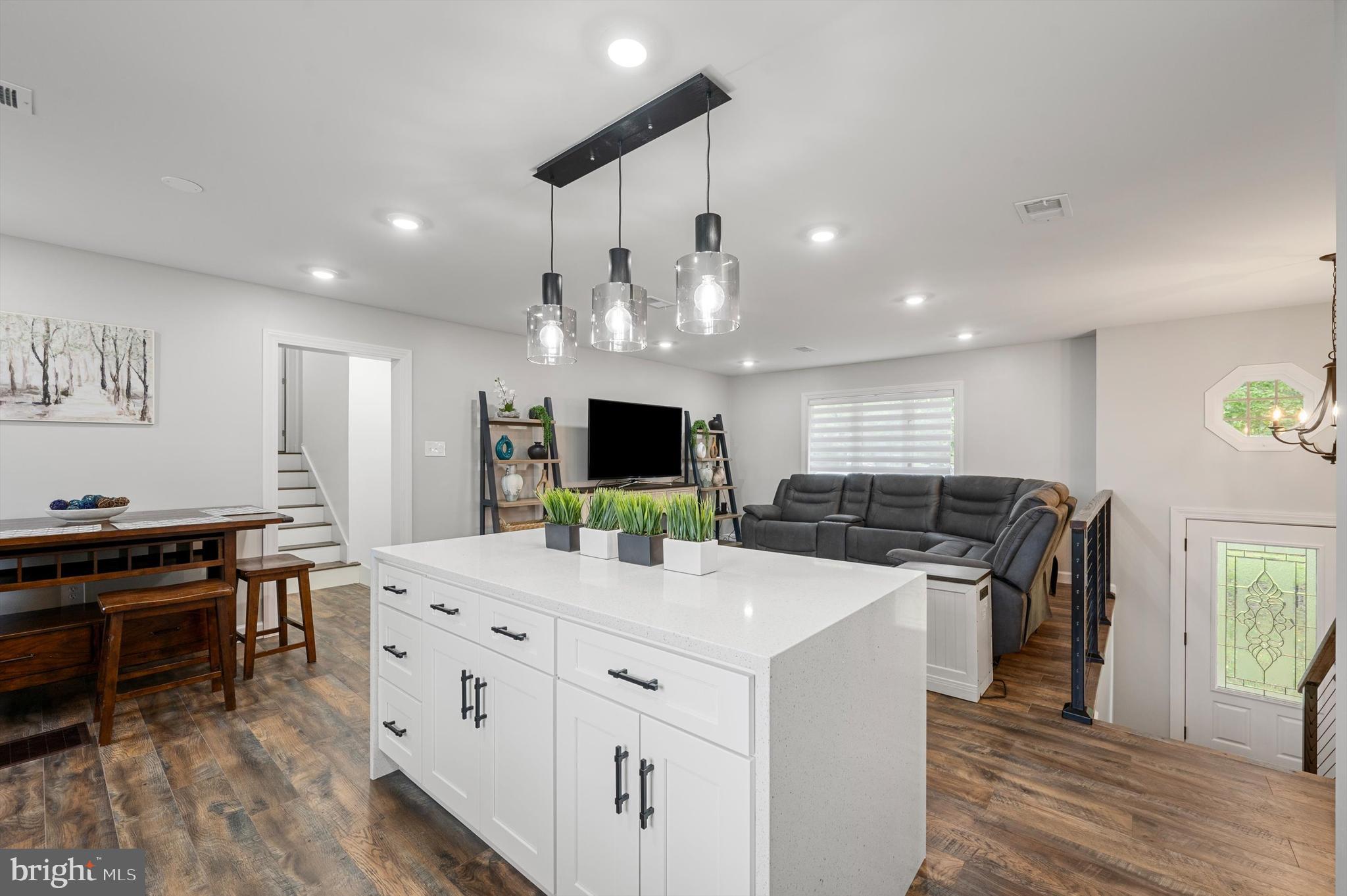 1086 TUSCAWILLA DRIVE