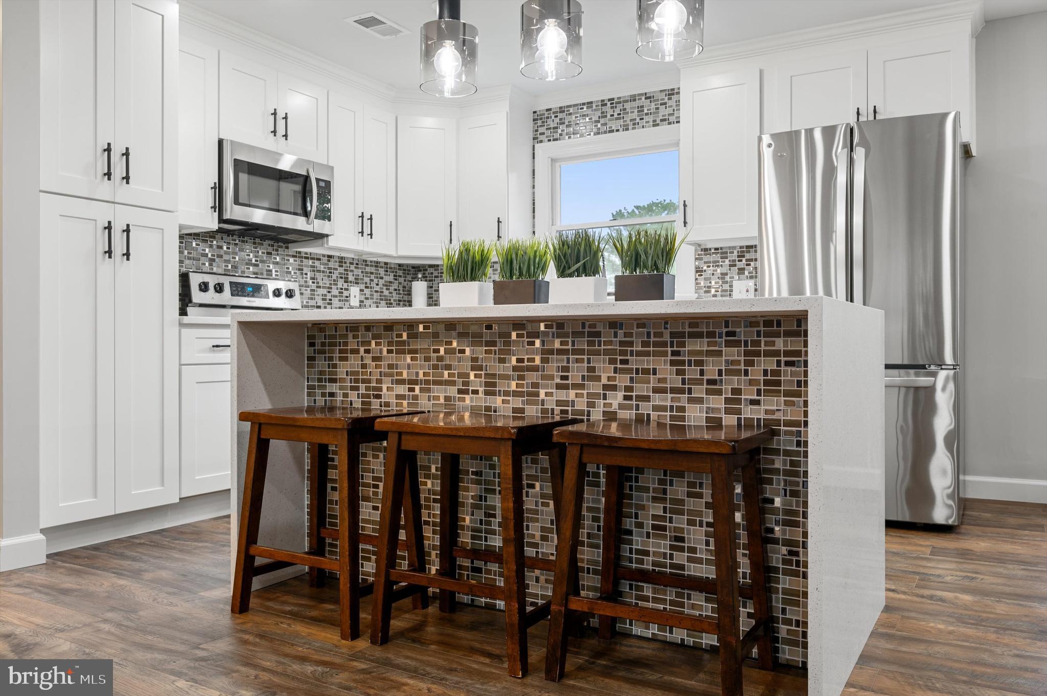 1086 TUSCAWILLA DRIVE