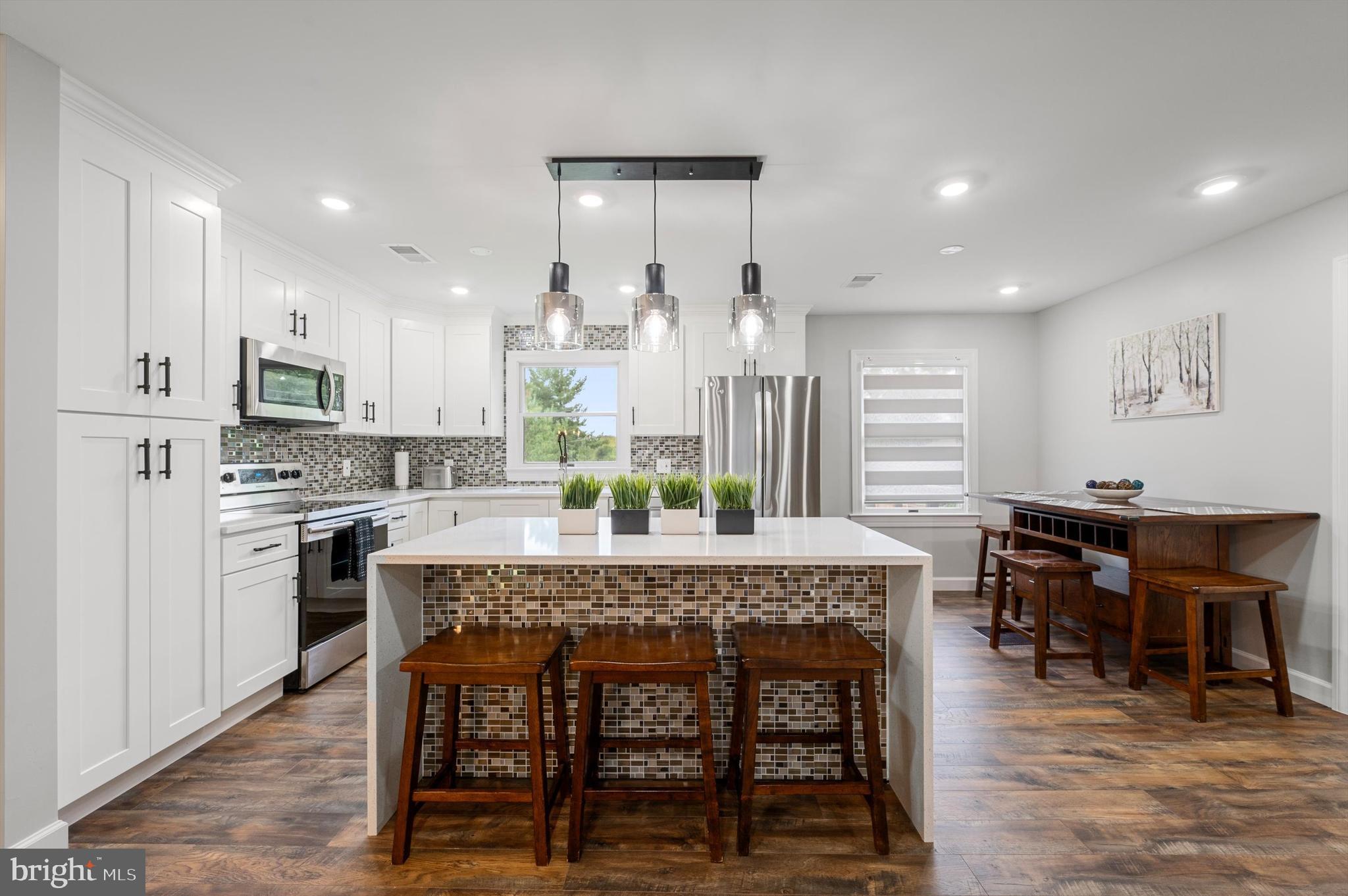 1086 TUSCAWILLA DRIVE