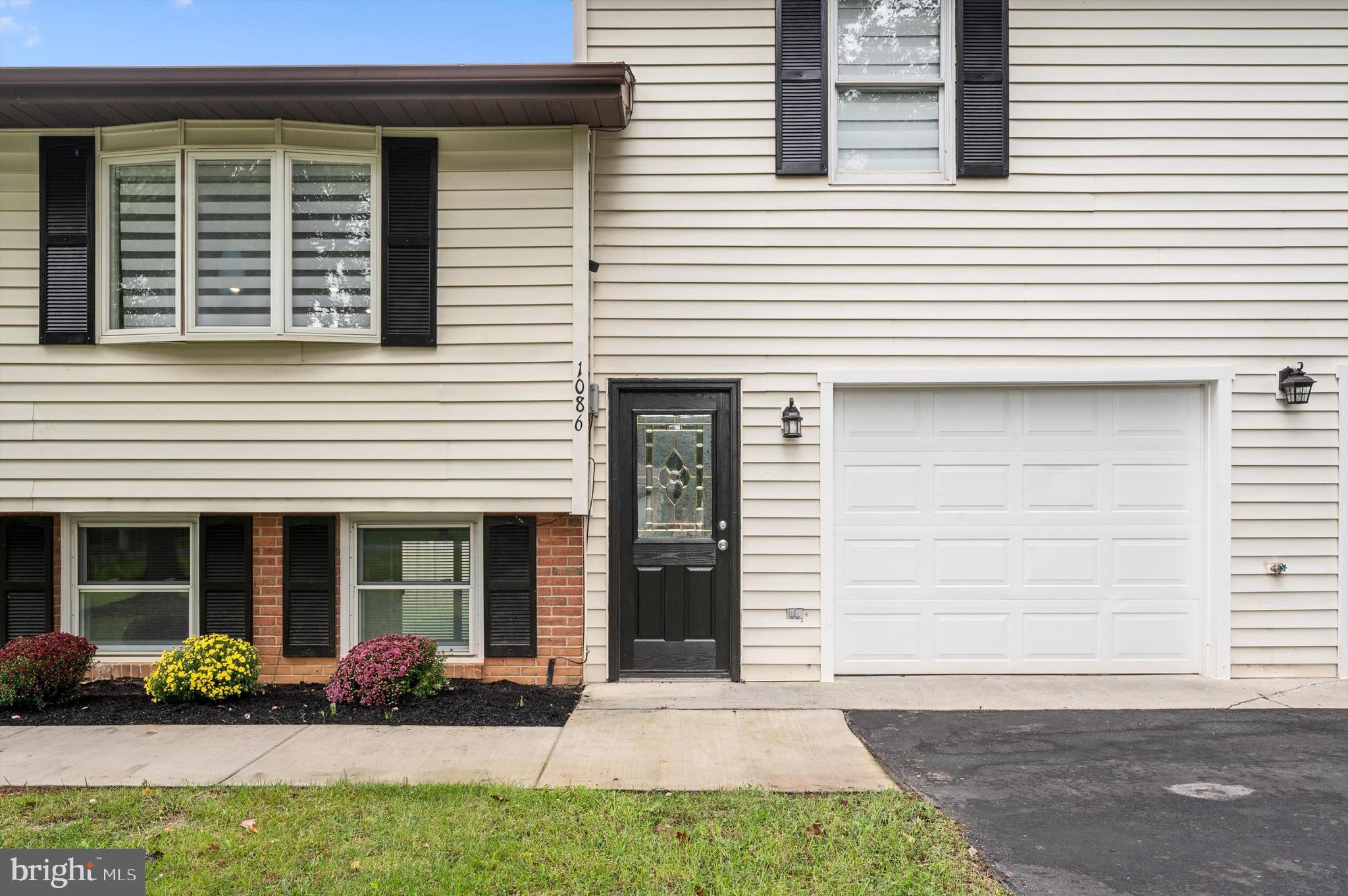 1086 TUSCAWILLA DRIVE