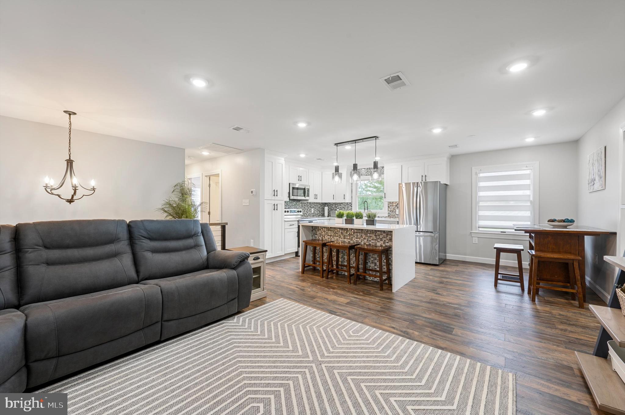 1086 TUSCAWILLA DRIVE