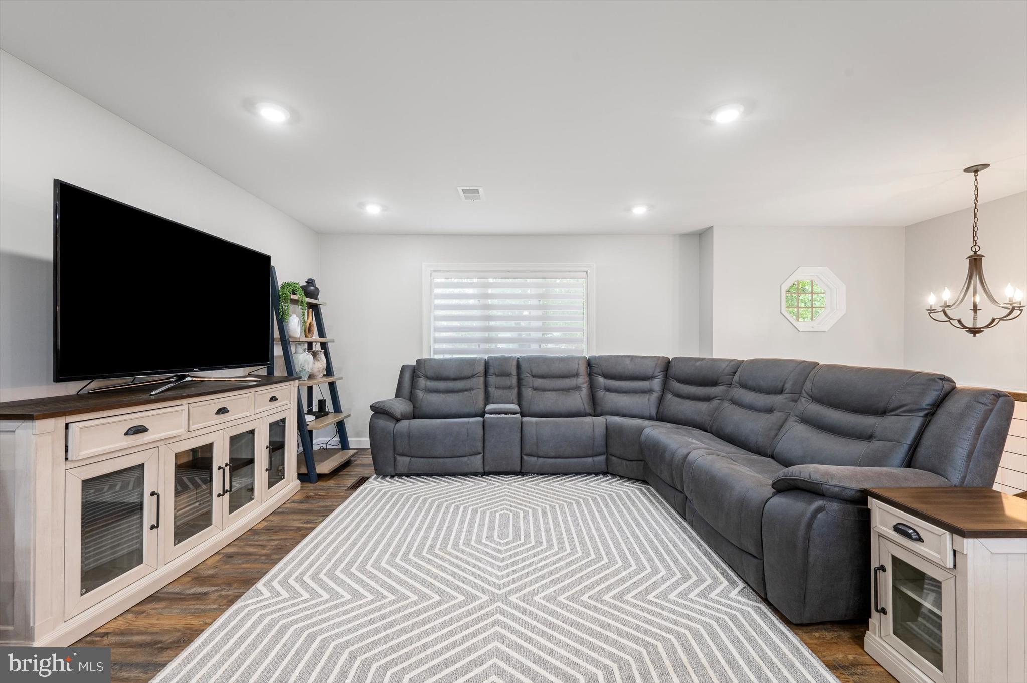1086 TUSCAWILLA DRIVE