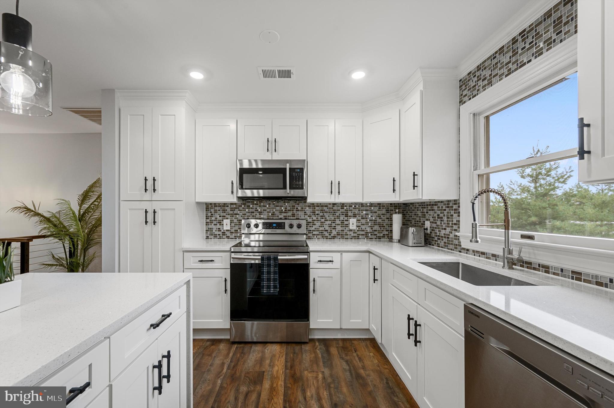 1086 TUSCAWILLA DRIVE