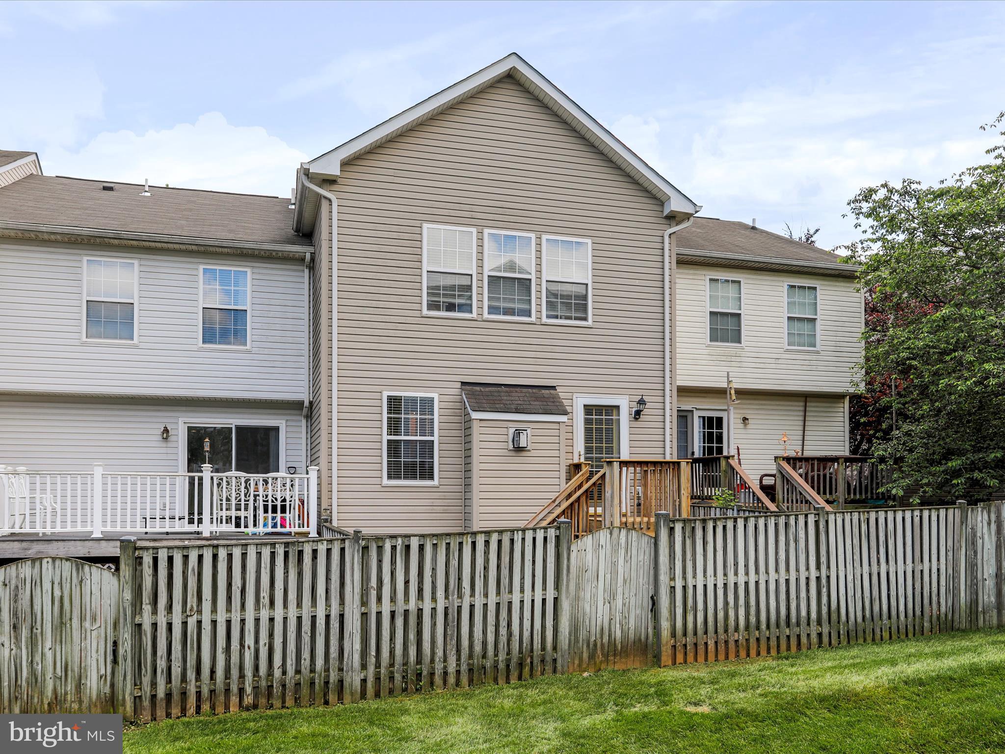 24 HOLMES DRIVE