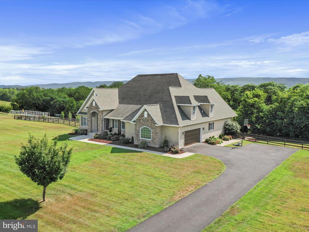 441 CHESSIE LANE
