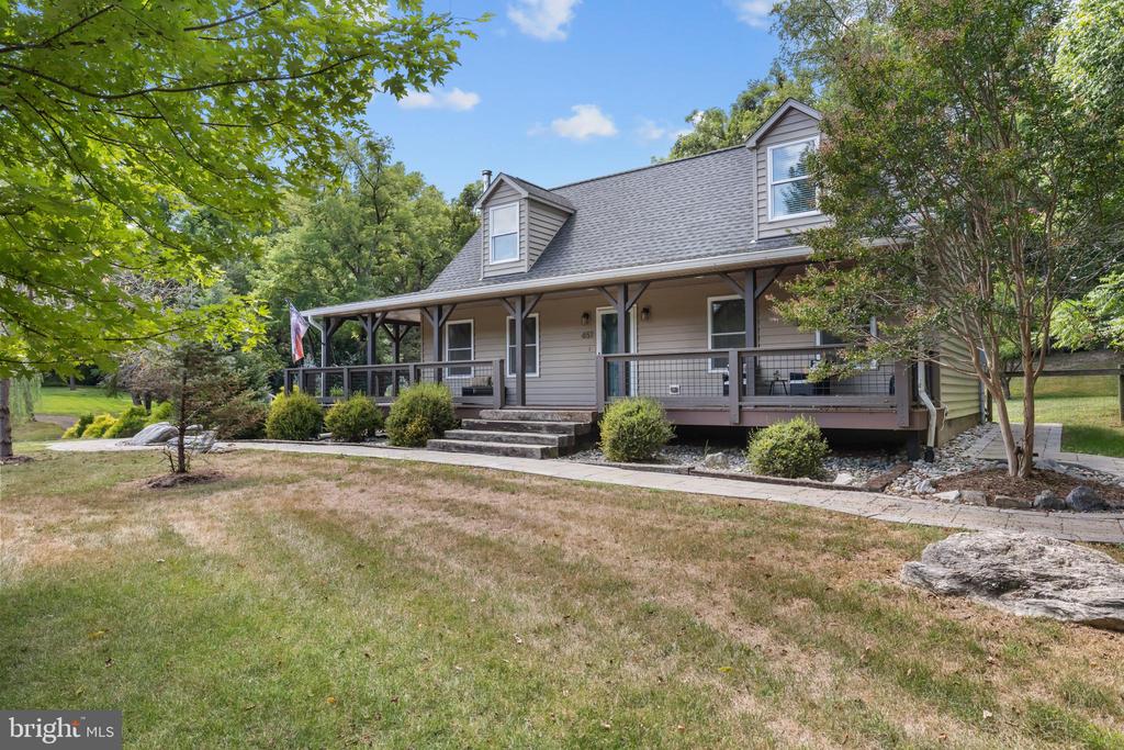 651 STRATFORD LANE
