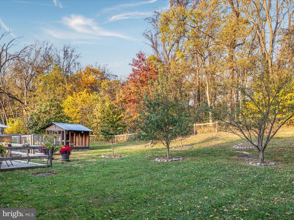 651 STRATFORD LANE