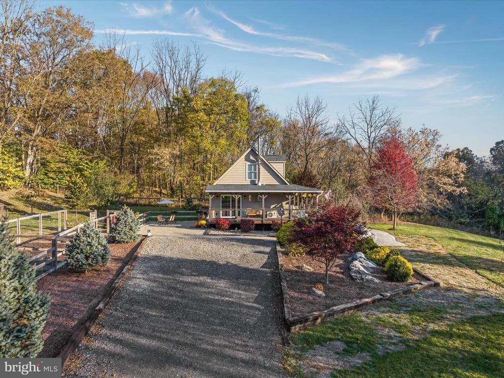 651 STRATFORD LANE