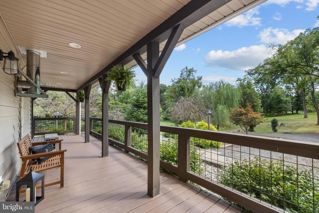 651 STRATFORD LANE