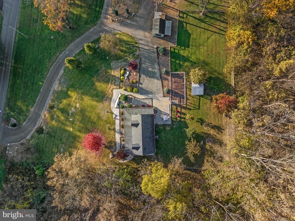 651 STRATFORD LANE