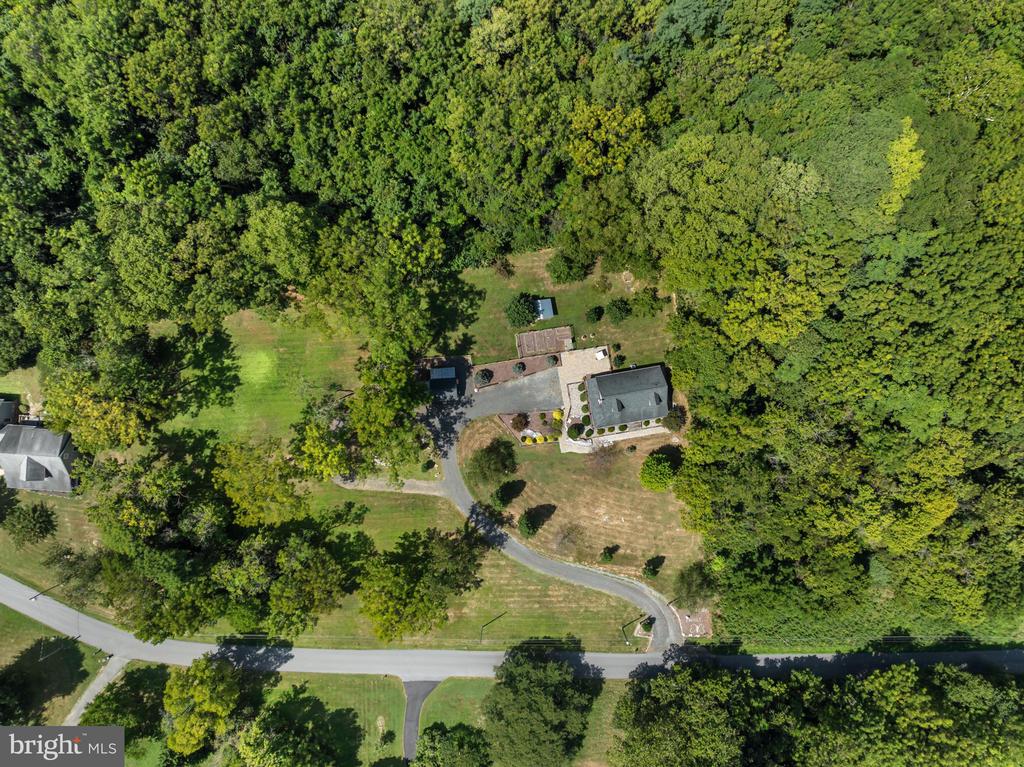651 STRATFORD LANE
