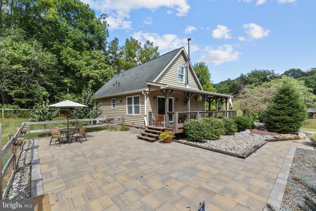 651 STRATFORD LANE