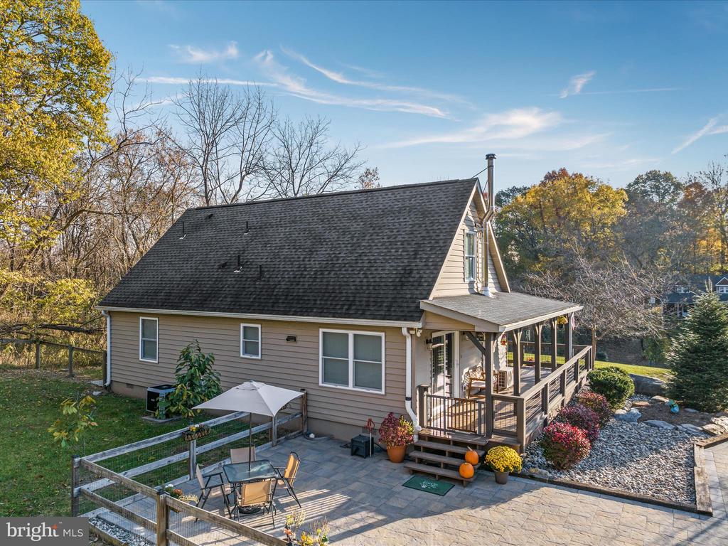 651 STRATFORD LANE