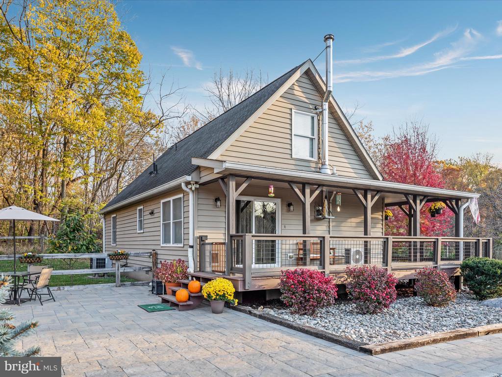 651 STRATFORD LANE