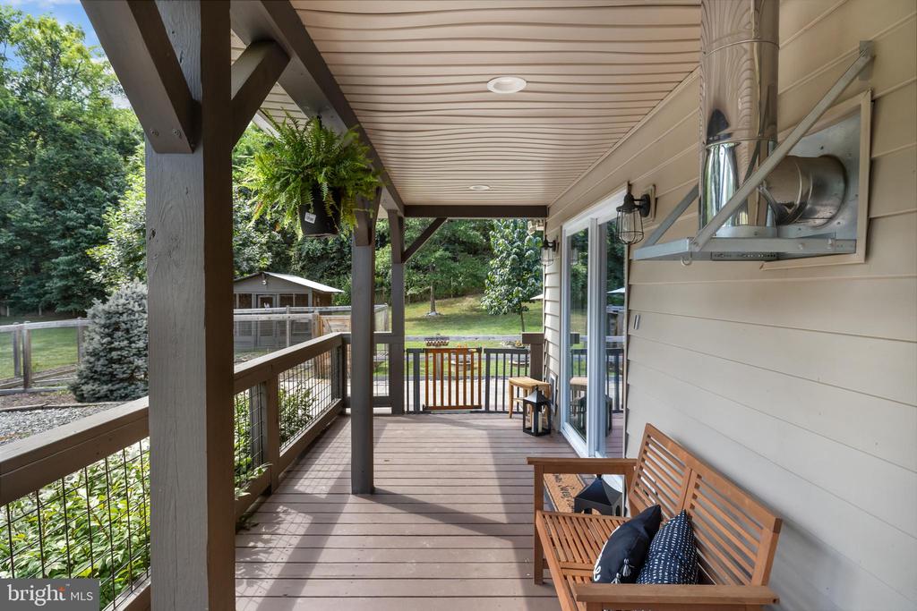 651 STRATFORD LANE