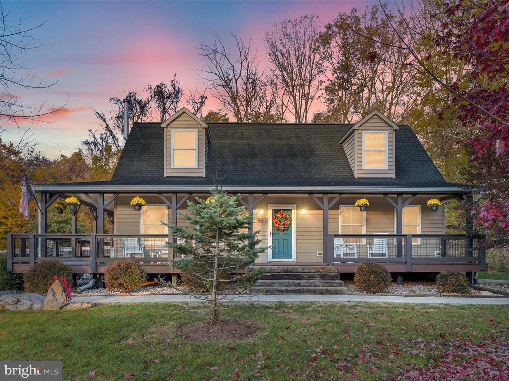 651 STRATFORD LANE