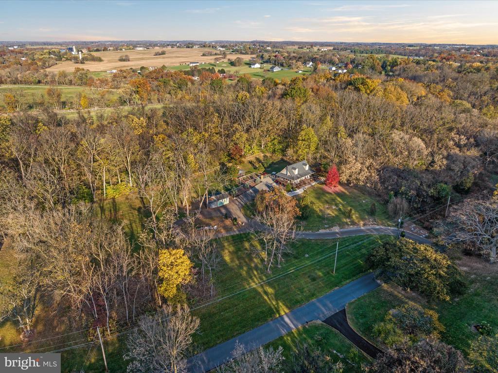 651 STRATFORD LANE
