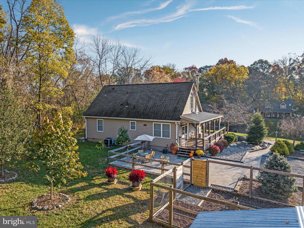 651 STRATFORD LANE