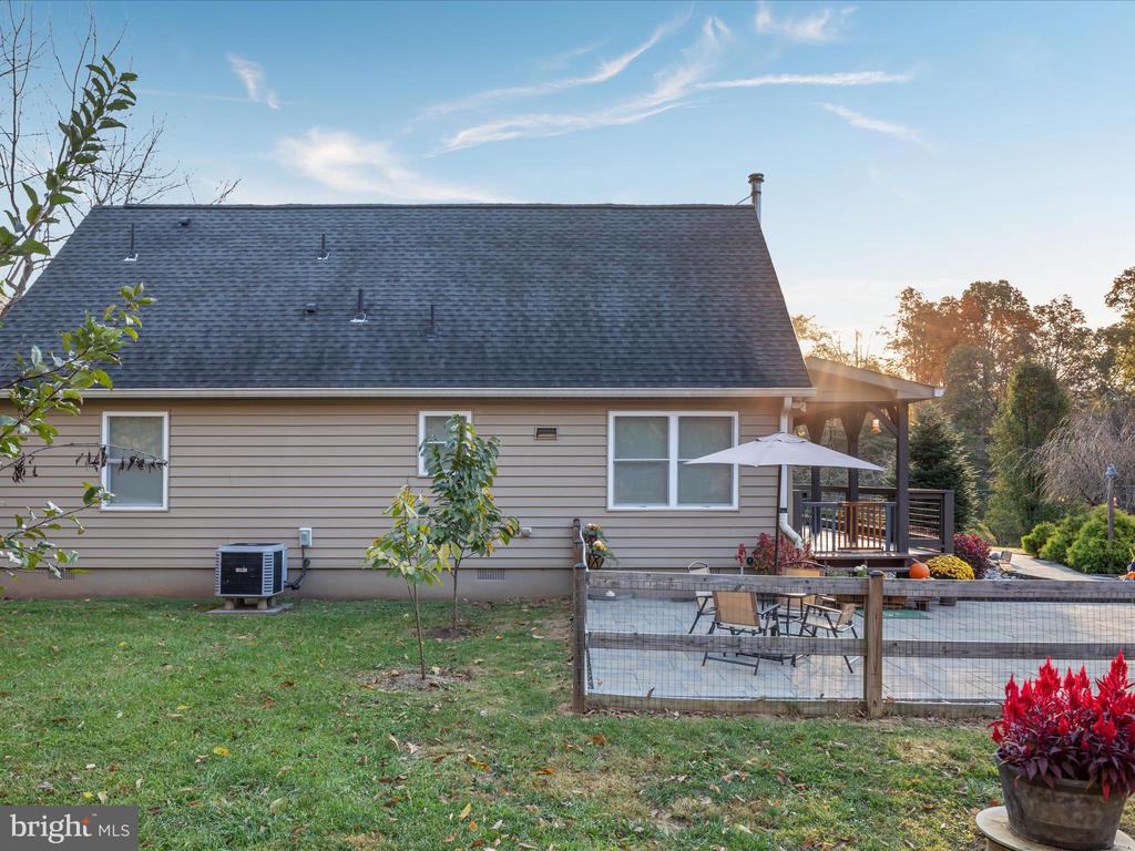651 STRATFORD LANE