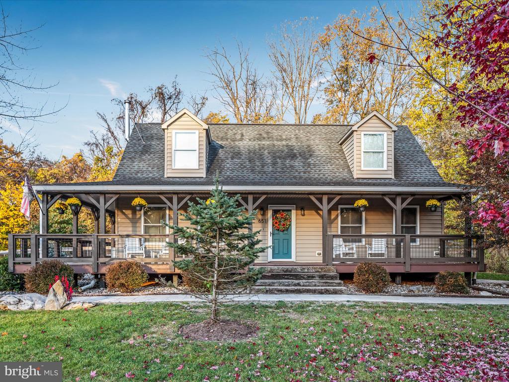 651 STRATFORD LANE