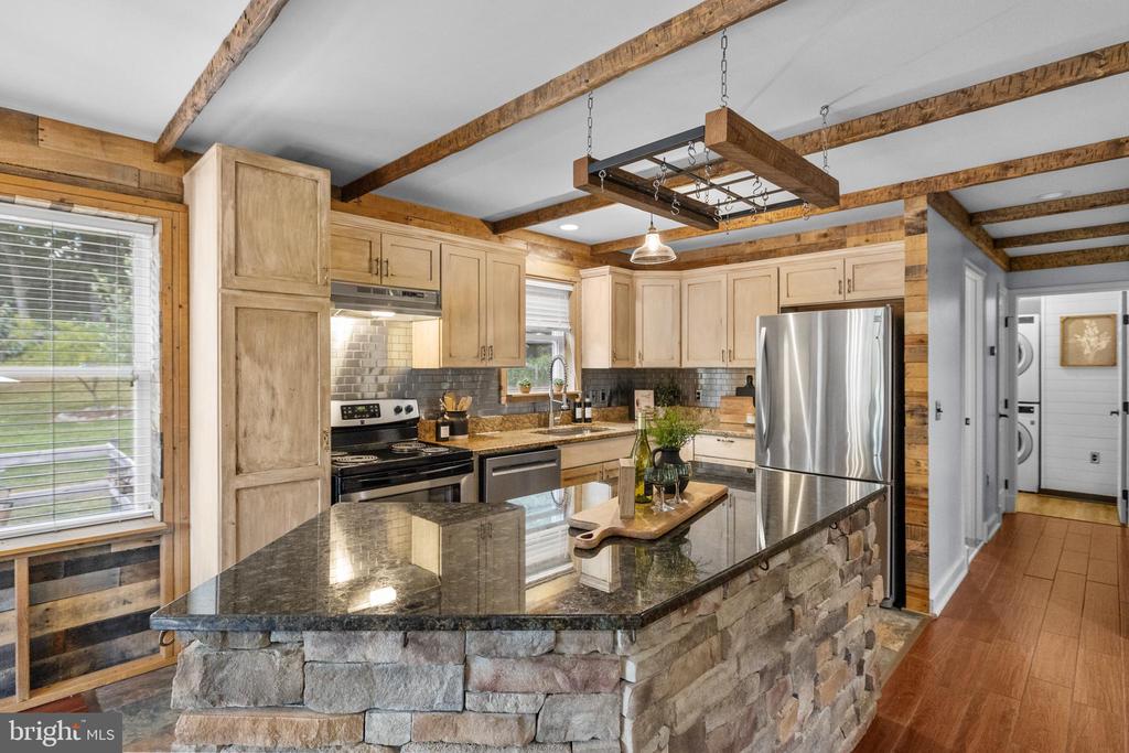 651 STRATFORD LANE
