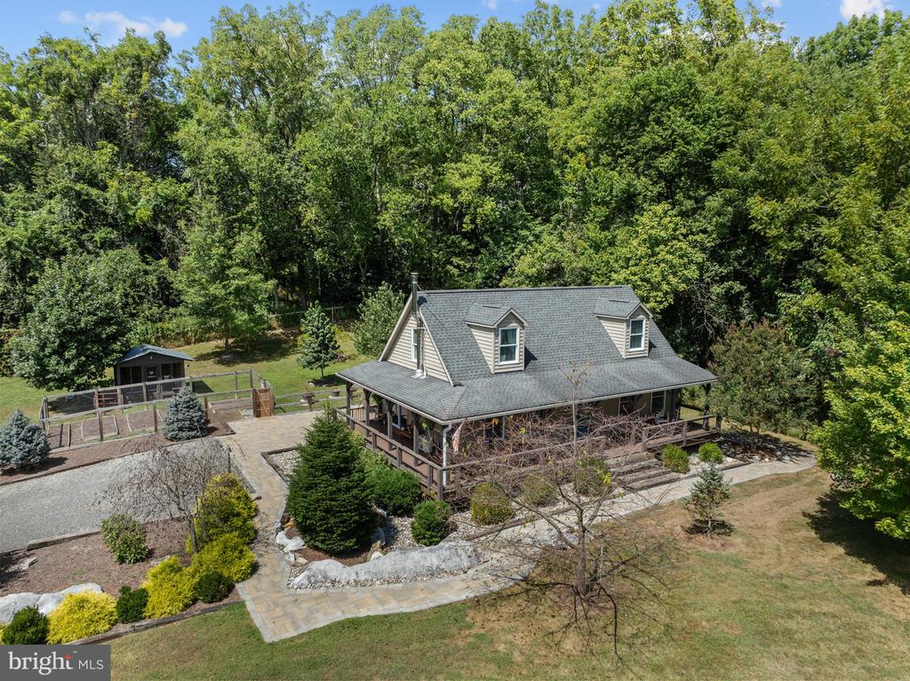 651 STRATFORD LANE