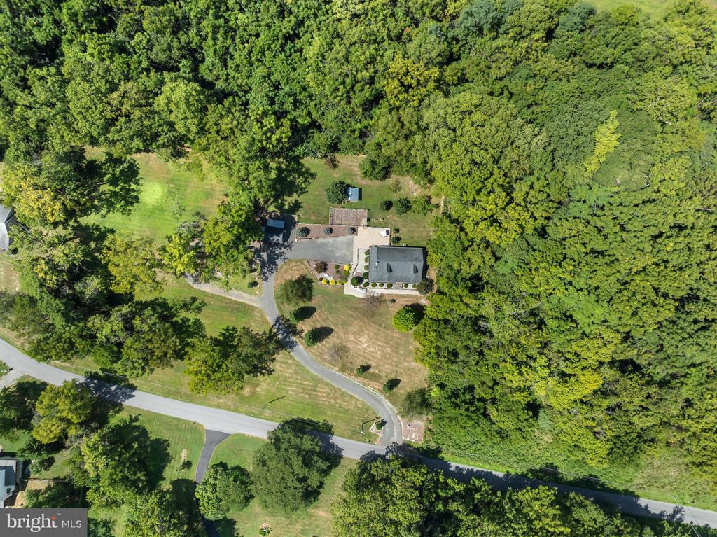 651 STRATFORD LANE