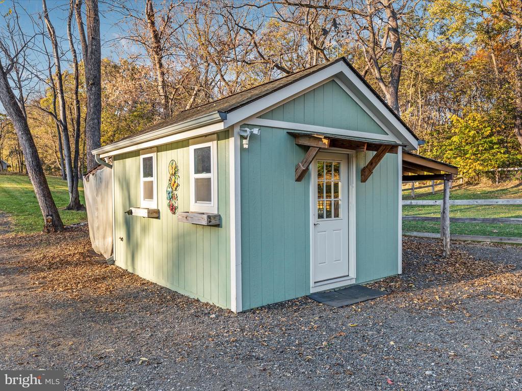 651 STRATFORD LANE