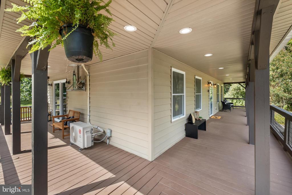651 STRATFORD LANE