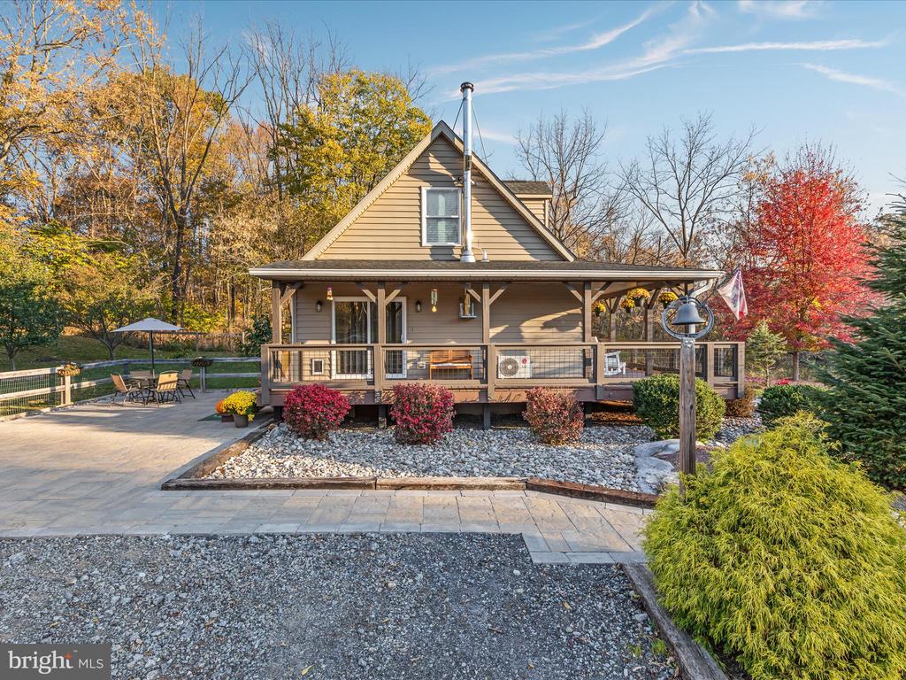 651 STRATFORD LANE