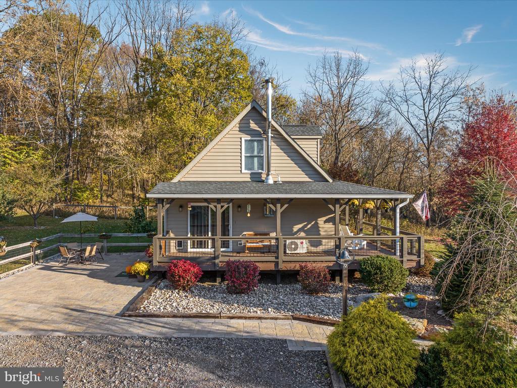 651 STRATFORD LANE