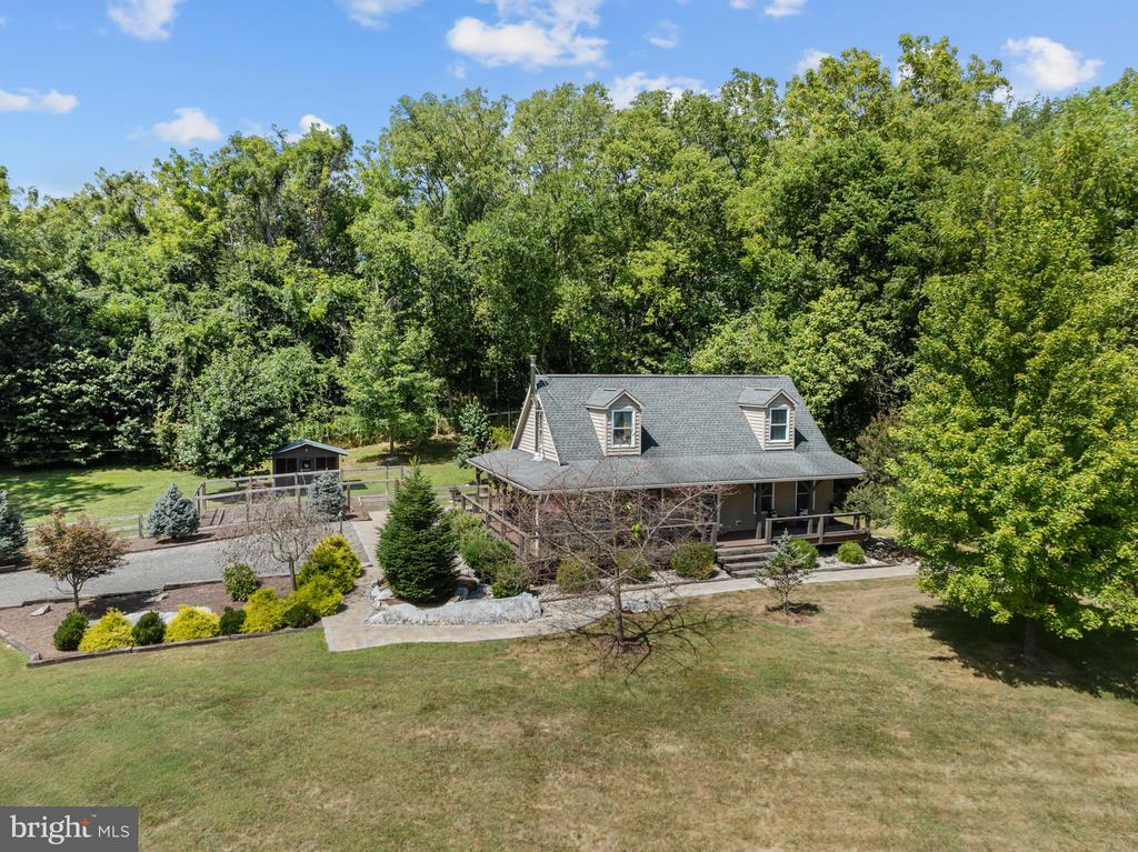 651 STRATFORD LANE