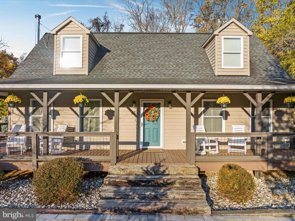 651 STRATFORD LANE