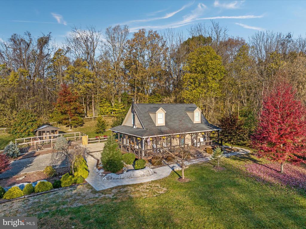 651 STRATFORD LANE