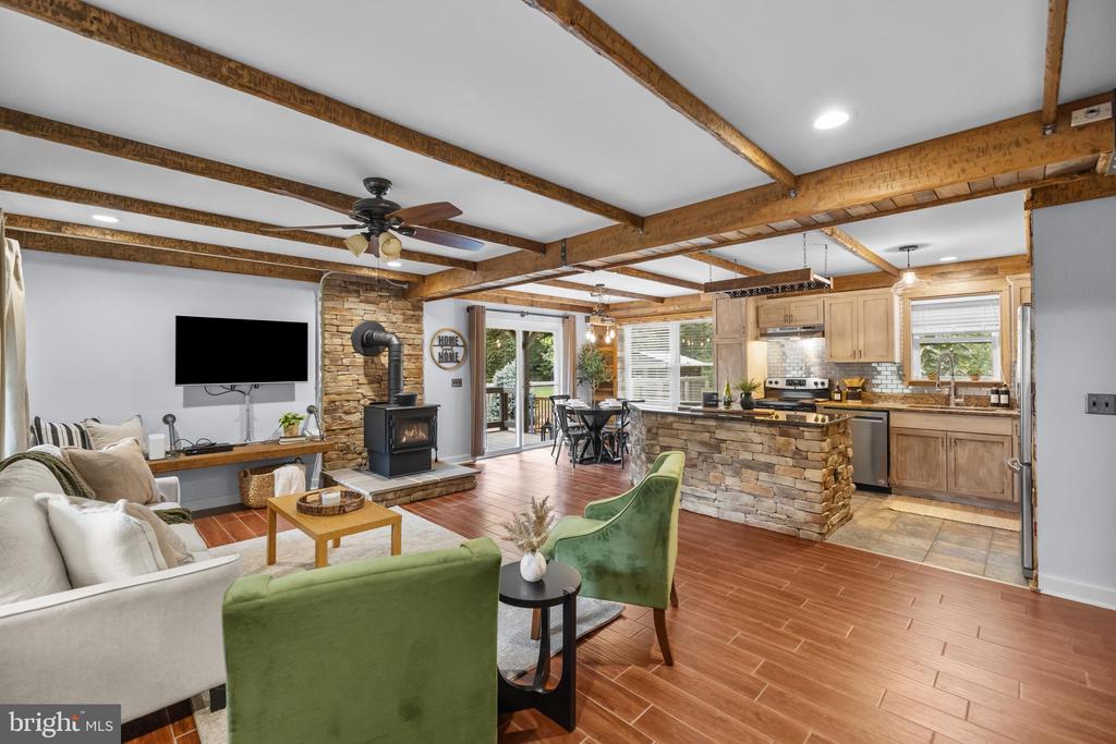 651 STRATFORD LANE