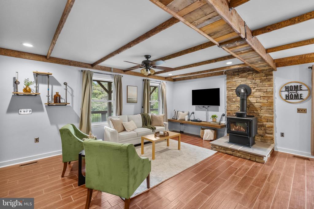 651 STRATFORD LANE