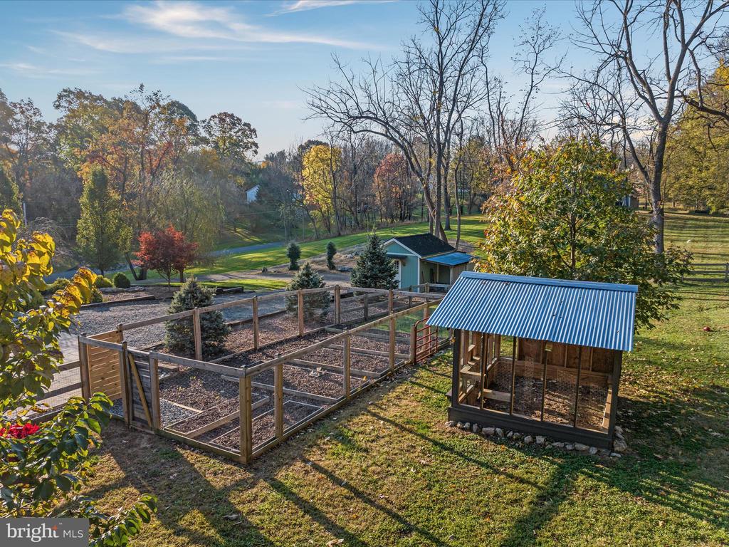 651 STRATFORD LANE